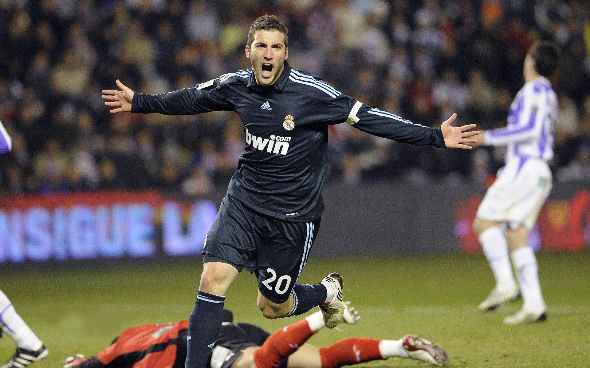 爱游戏ayx-法甲精彩瞬间，专家分析战术布置对于比赛结果的决定作用，球赛战术分析